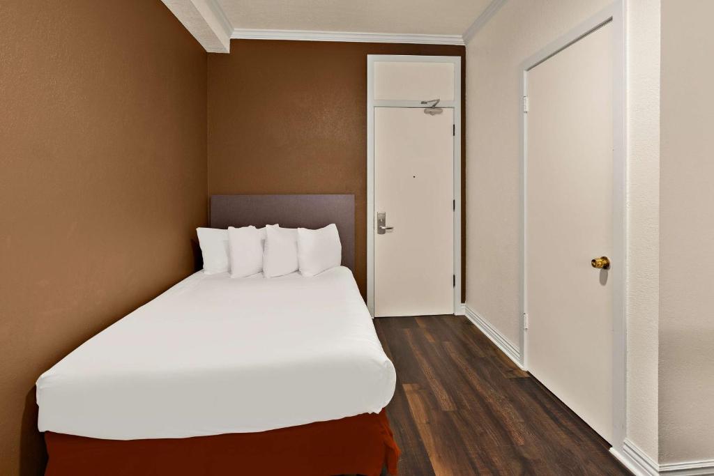 Mithila San Francisco - SureStay Collection by Best Western